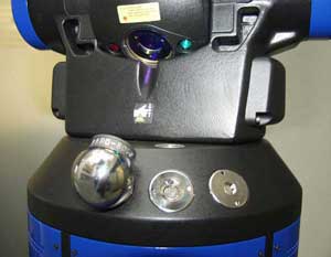 FARO Laser Tracker. Отражатель в исходной точке на корпусе FARO Laser Tracker. Отражатель в исходной точке на корпусе